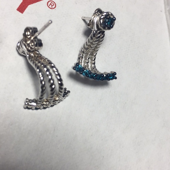 FLASH SALE. GORGEOUS BLUE DIAMONDS 💎 EARRINGS. 2 PIECE SET. - Picture 4 of 8